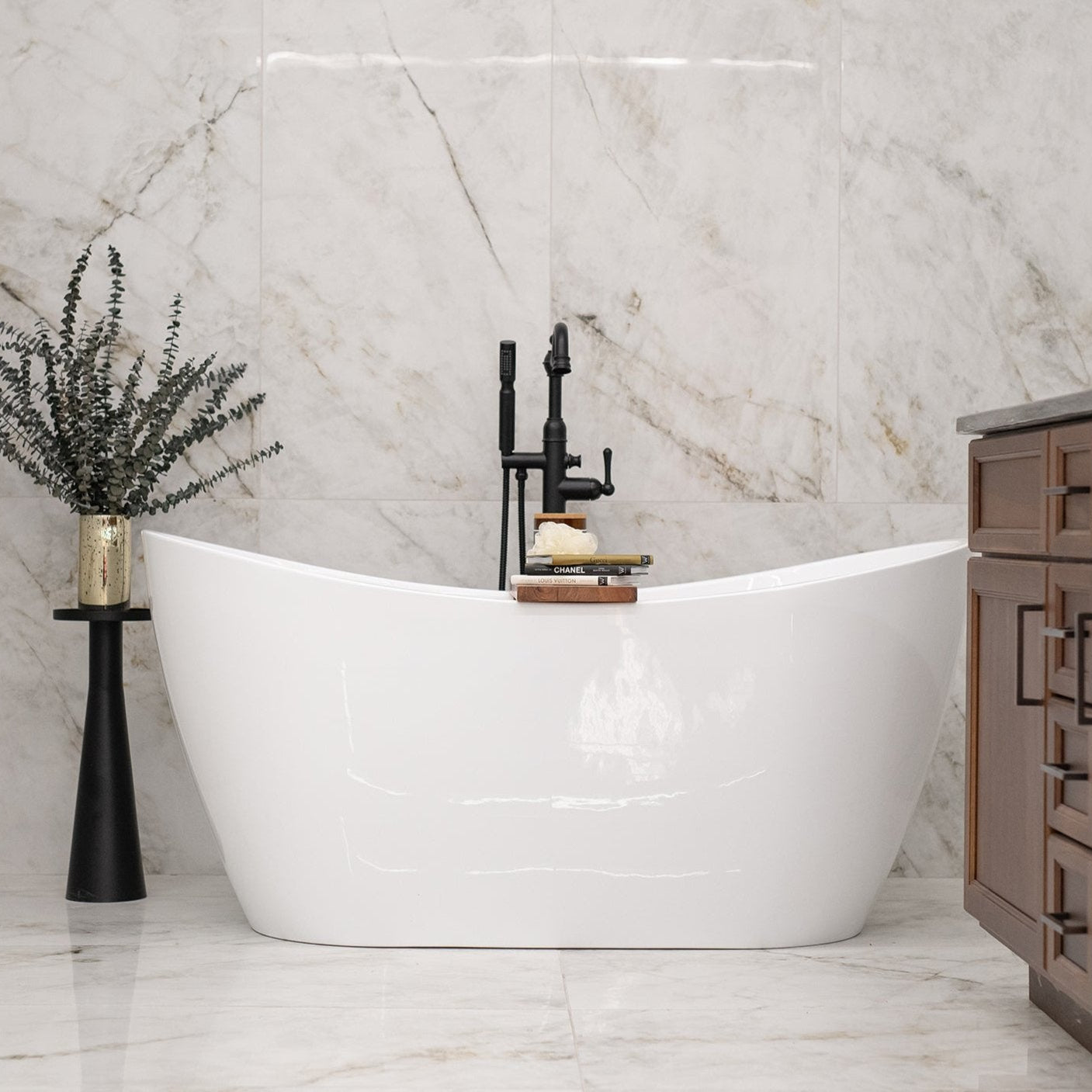 Curazo Reno Vignette with white free standing tub
